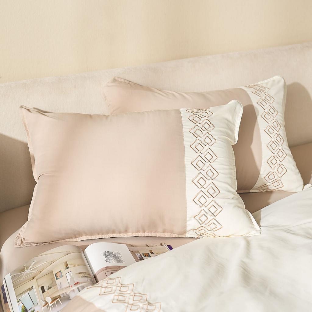 Chất liệu Lyocell 65% — mềm mịn, thoáng khí, phù hợp da nhạy cảm.