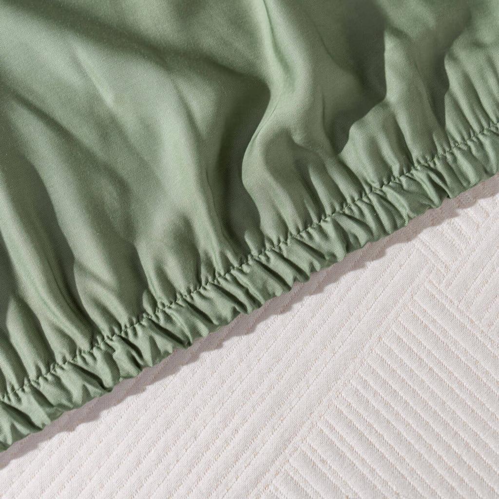 Mật độ dệt 133x72 — kết cấu mịn và bền màu.