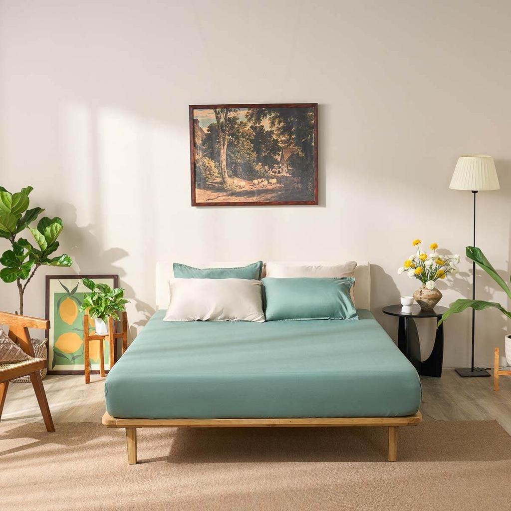 Ảnh cận cảnh micro satin: thể hiện sợi mịn và độ bóng nhẹ của bề mặt.