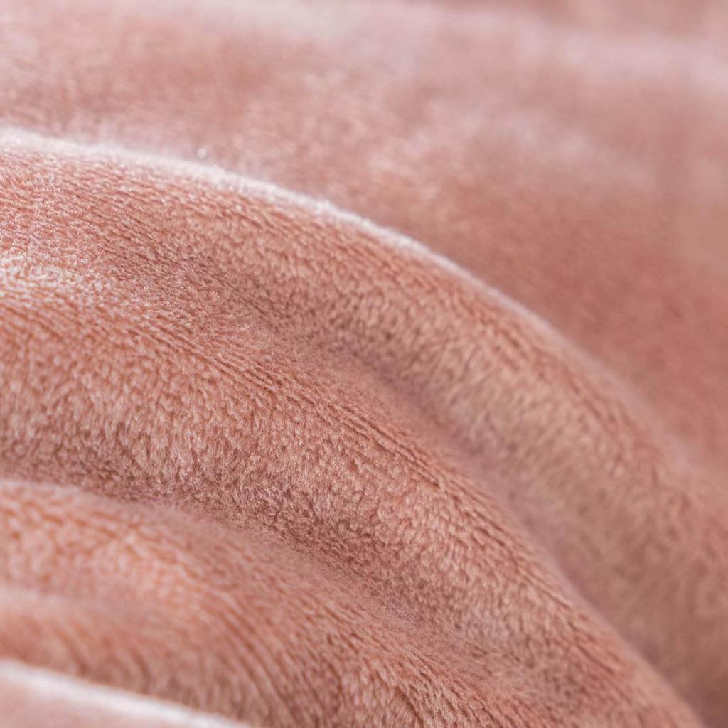 Micro Stretch Yarn giúp chăn ôm mềm và nhẹ — ấm mà không nặng.