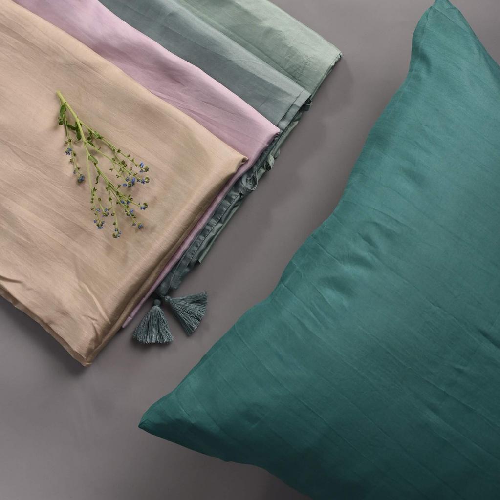 So sánh Momme 19 — dày dặn hơn, bền hơn; Grade 6A đảm bảo chất lượng tơ cao.