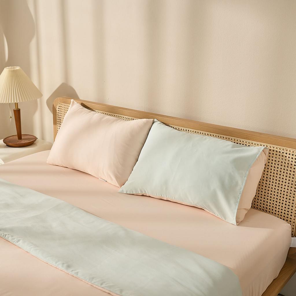 Polyester gia tăng độ bền, giữ form sau nhiều lần giặt.