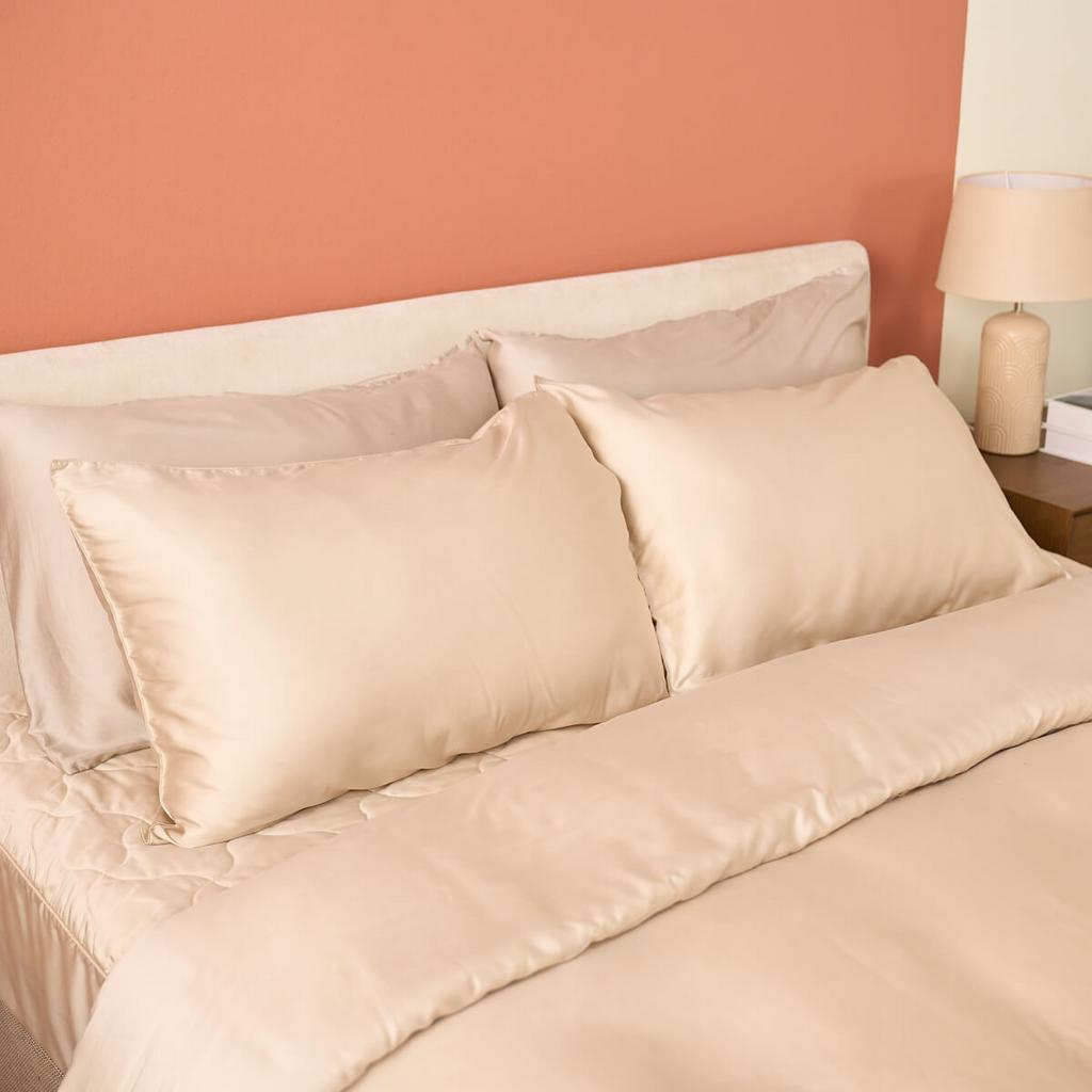 Chi tiết đường chần tinh tế giữ ruột cố định và tôn dáng bộ phủ.