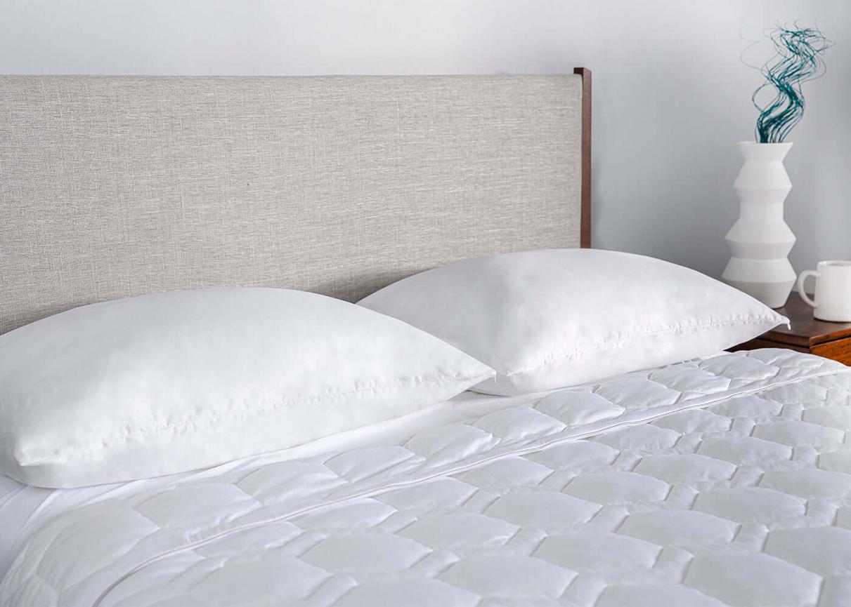 Vải StretchWick® co giãn 4 chiều ôm khít mọi loại gối.