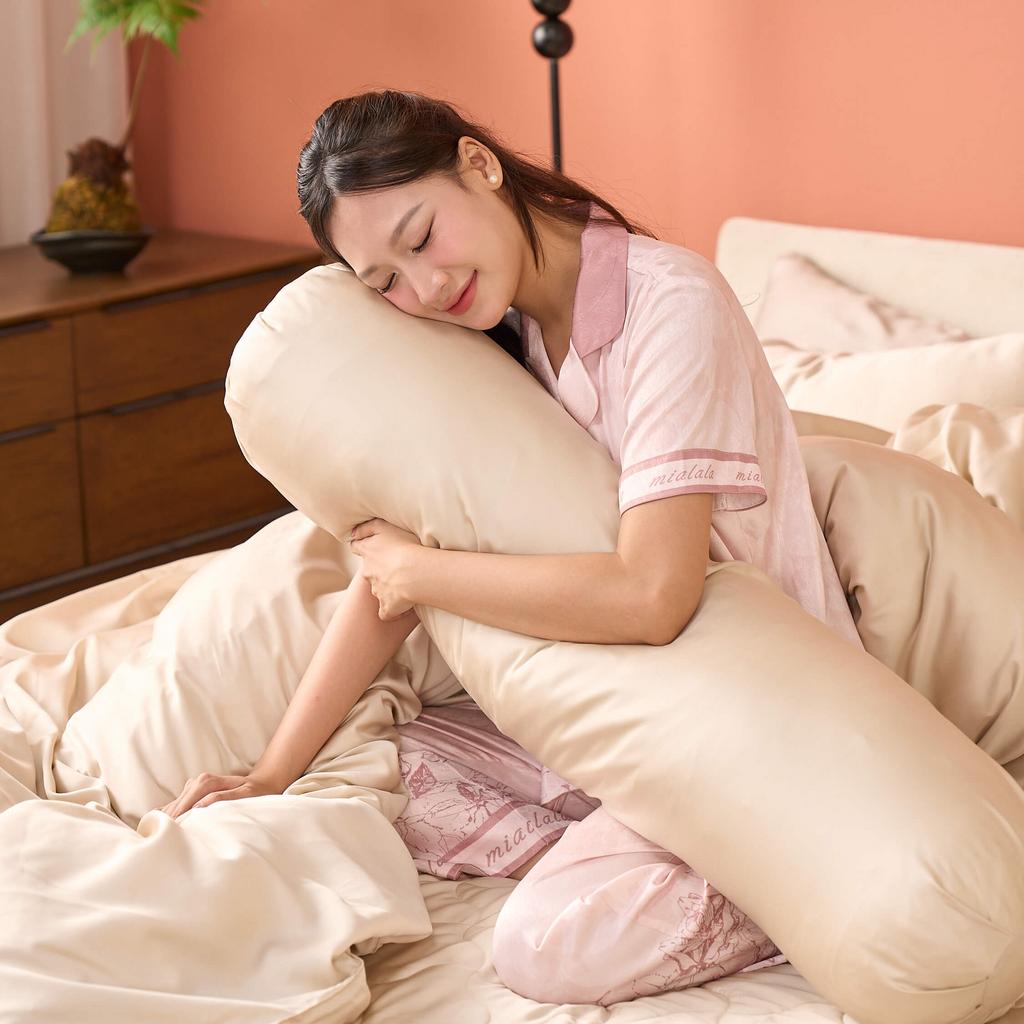 Cận cảnh sợi Tencel™ Luxe — mềm mượt, bóng mịn và thoáng khí.