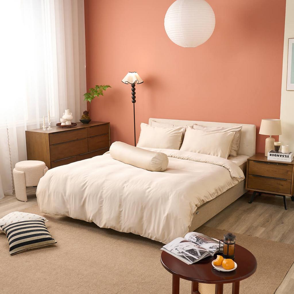 Cận cảnh sợi TENCEL™ Lyocell: bề mặt mịn, ánh nhẹ, cho cảm giác mềm và thoáng.