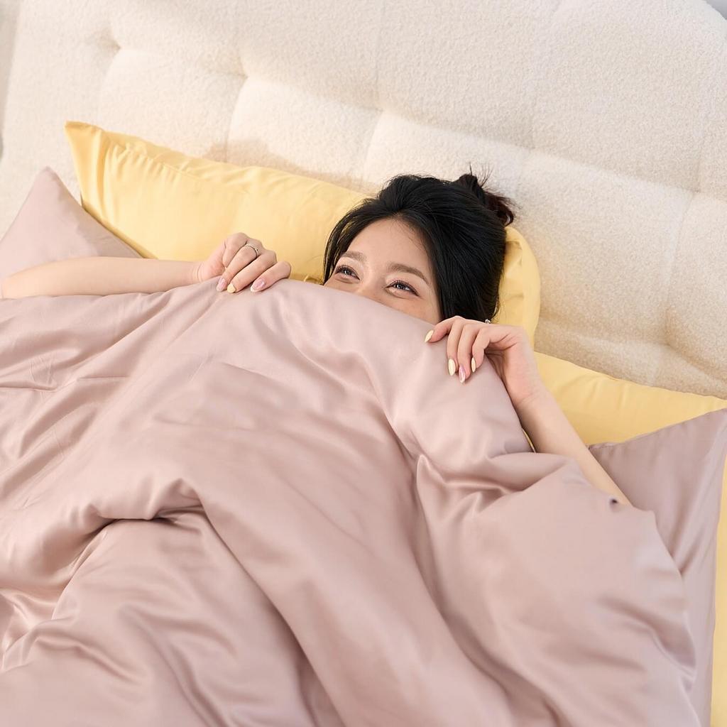 Chất liệu Tencel — mềm mượt, mát, hút ẩm tốt.