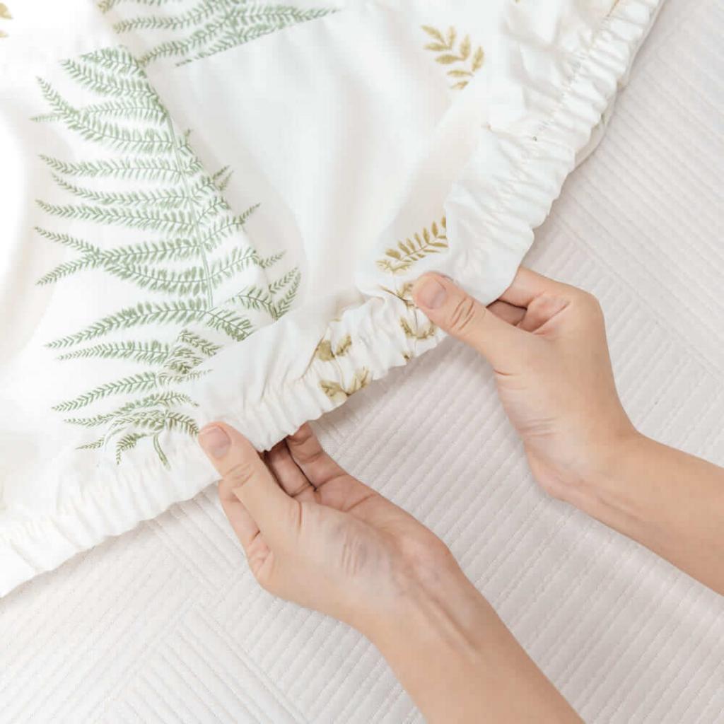 Kích thước tiêu chuẩn phù hợp nệm phổ biến — ga ôm sát, không bị tụt.