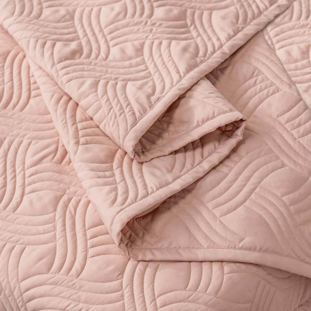 Thoáng khí và hút ẩm — dễ chịu trong khí hậu Việt Nam.