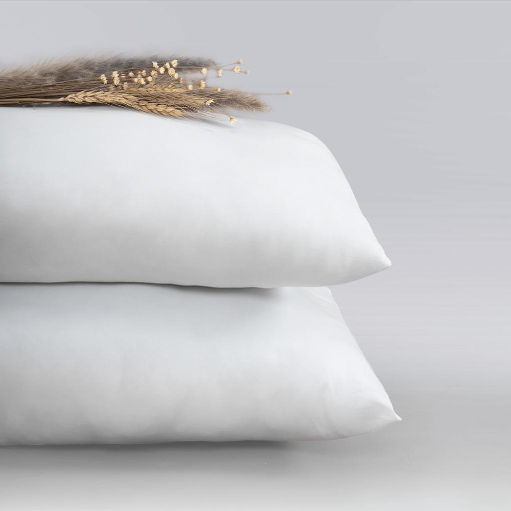 Vỏ Microfiber siêu mịn — tiếp xúc nhẹ nhàng với da, thoáng khí.