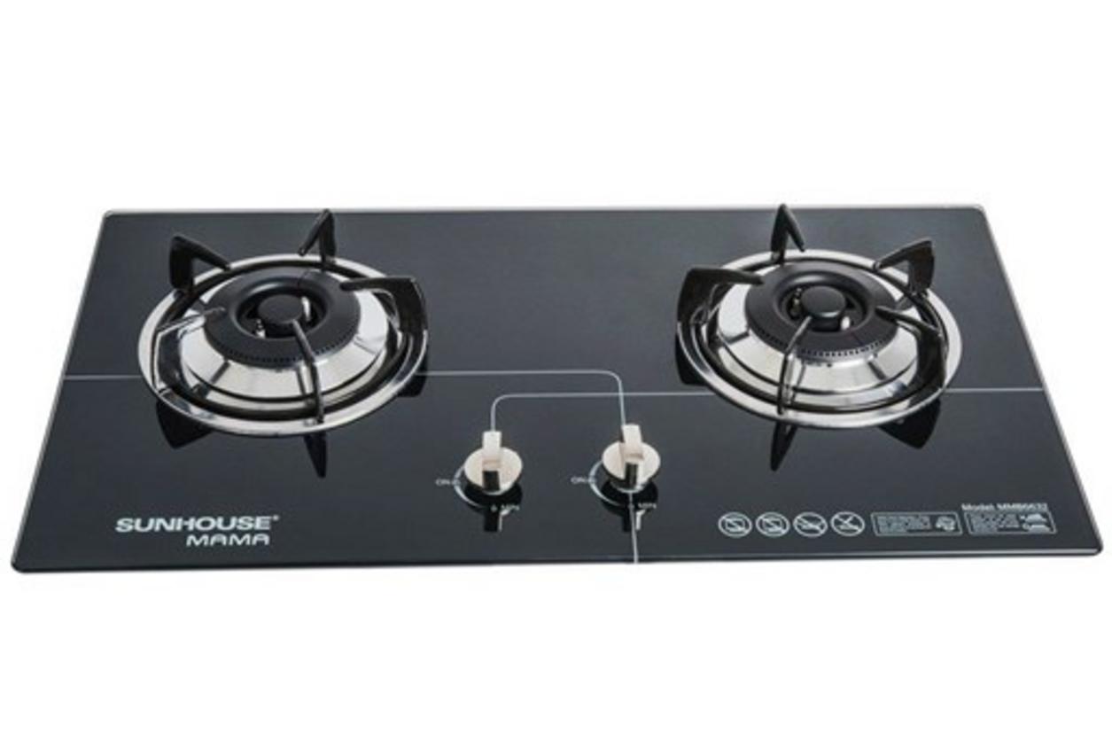BẾP GAS ÂM KÍNH SUNHOUSE MAMA MMB6632 lắp âm trong bếp hiện đại — sang, dễ vệ sinh và tiết kiệm gas.