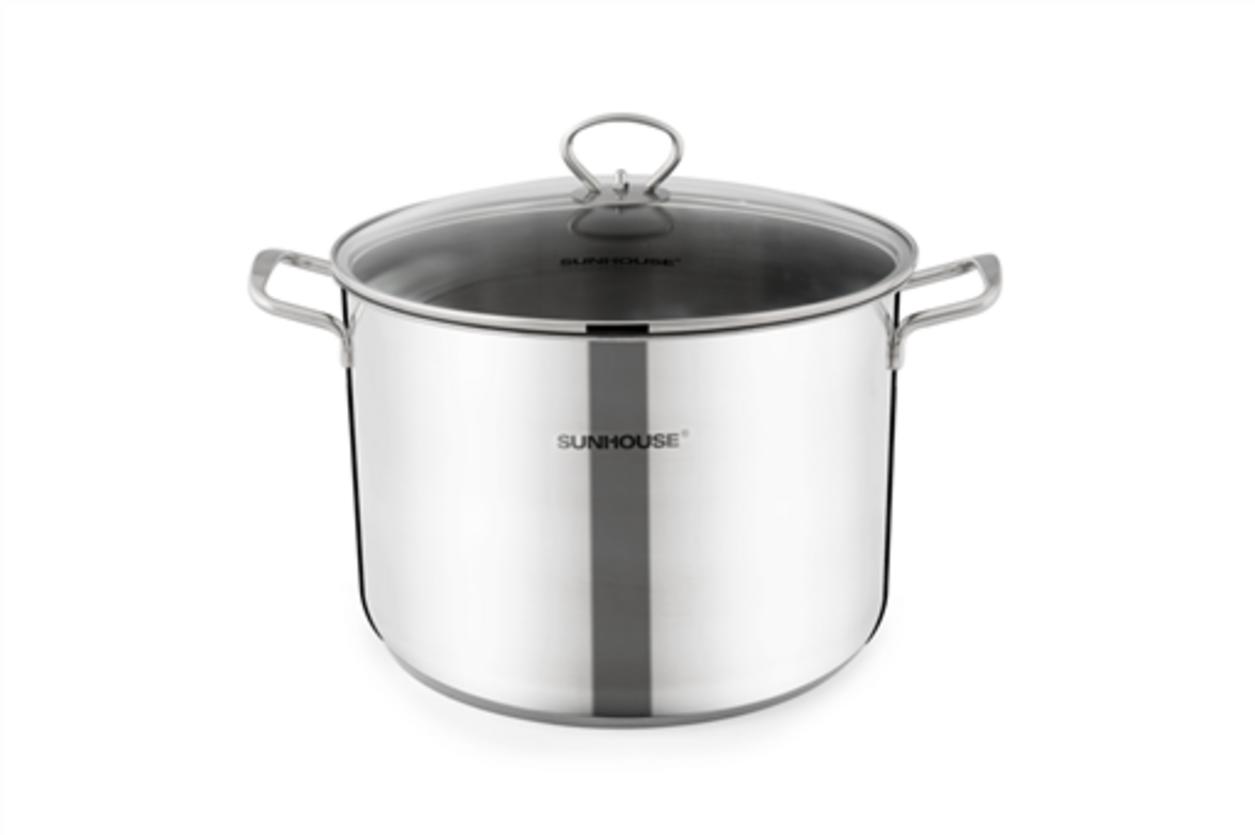 Nồi SUNHOUSE SH28LG Ø28cm — luộc gà nguyên con cho gia đình 4–6 người.