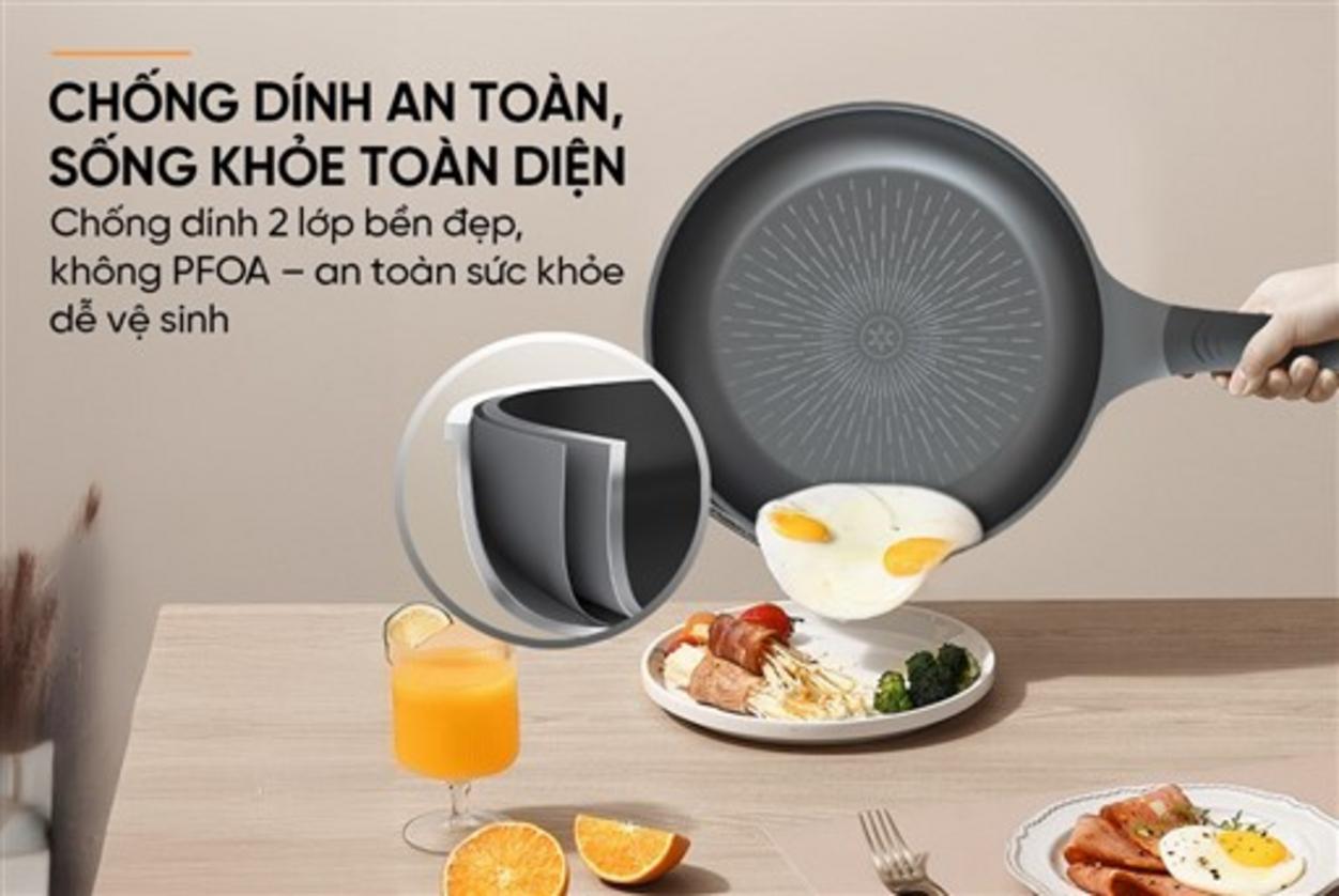 Lòng sâu 20cm và tay cầm chống nhiệt — tiện lợi cho xào nhiều nguyên liệu.