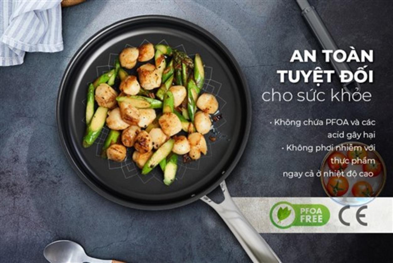 Lòng chảo phủ ILAG Ultra Titanium — chống dính và ít trầy xước.