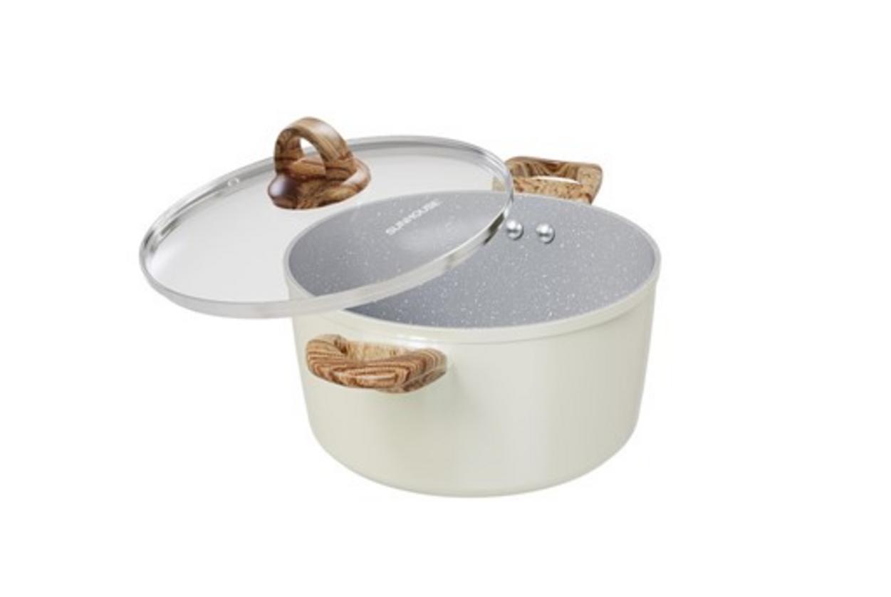 Lớp chống dính vân đá — nấu ít dầu, vệ sinh dễ dàng.