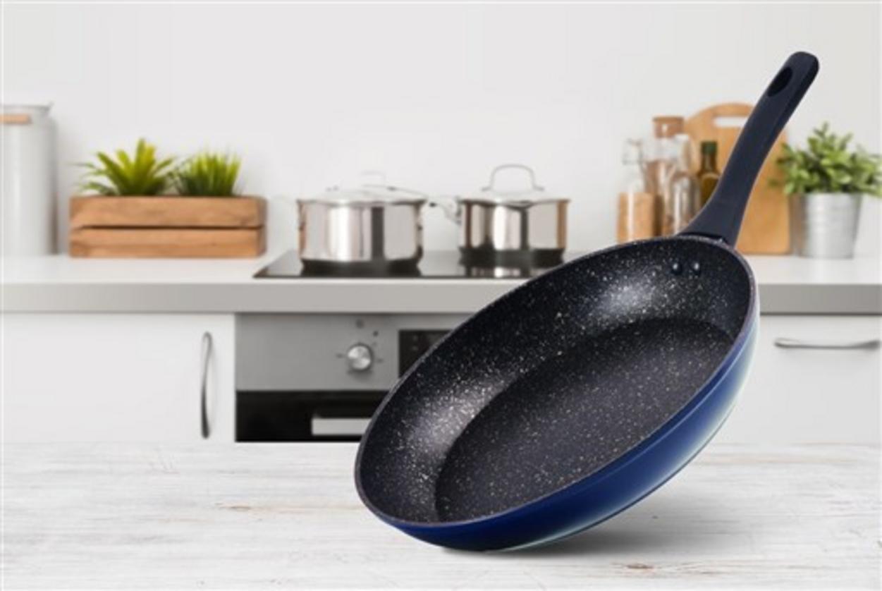 Whitford 3 lớp vân đá — chống dính hiệu quả, dễ vệ sinh.