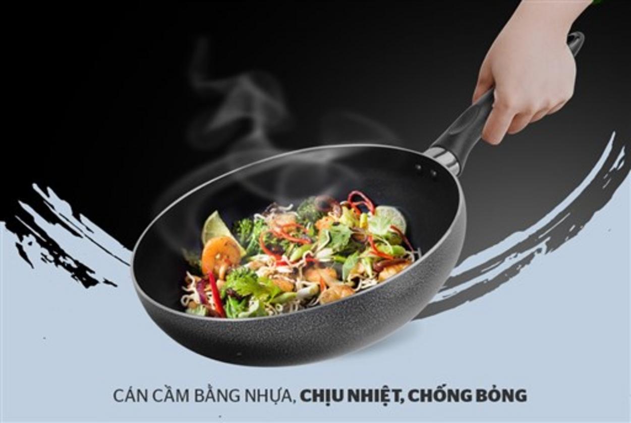 Thân nhôm dày ~2.4 mm — truyền nhiệt nhanh, bền.