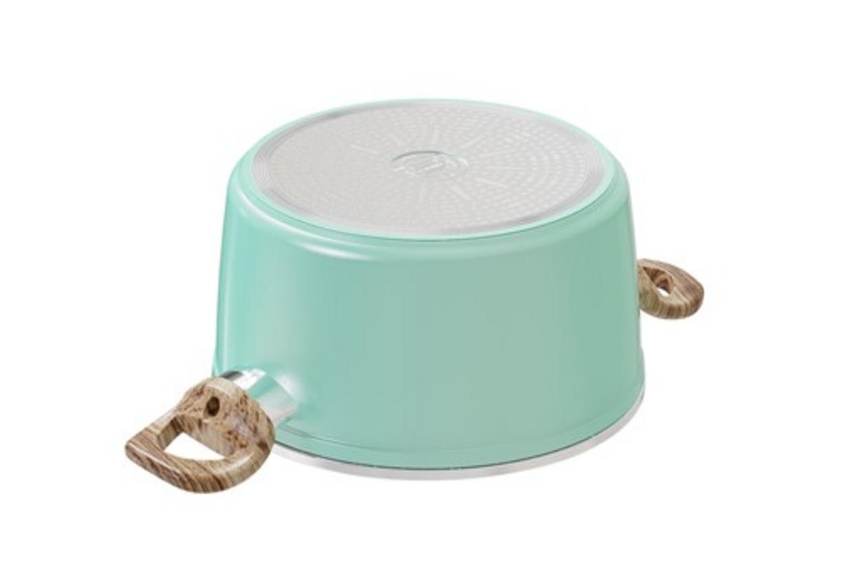 Thân nhôm đúc dày và tay cầm Bakelite cách nhiệt.