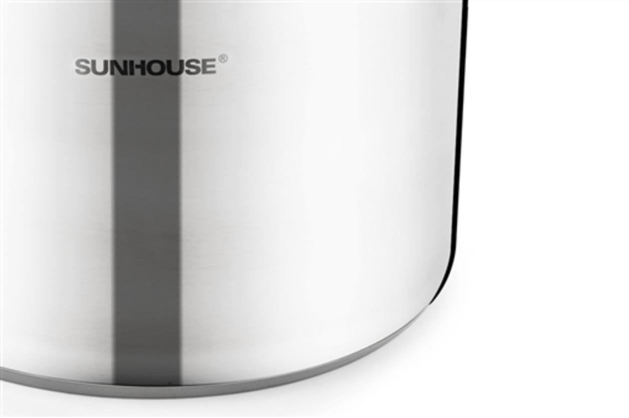 Vung kính cường lực với lỗ thoát hơi — an toàn và tiện lợi.