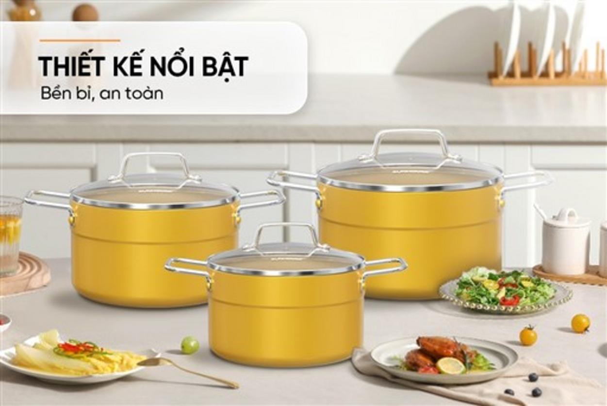 Vung kính trong suốt và quai inox cách nhiệt, tiện lợi an toàn.