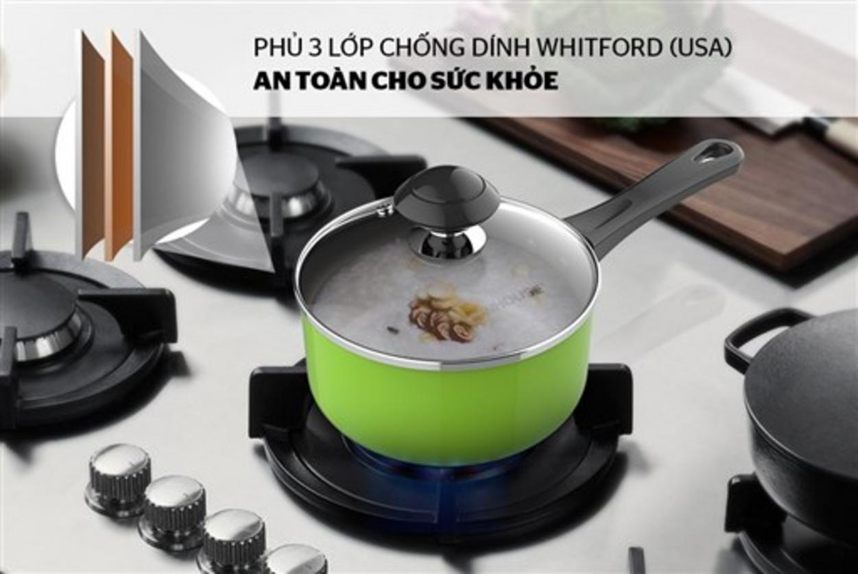 Vung kính cường lực và tay cầm chịu nhiệt — an toàn khi nấu.