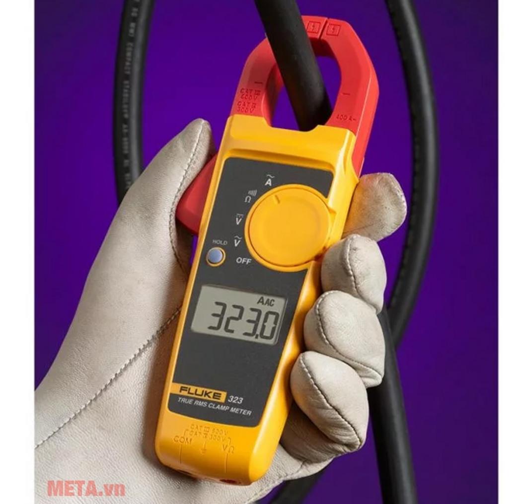 Hàm kẹp 30 mm cho phép đo trên dây lớn mà không cần tháo cáp.