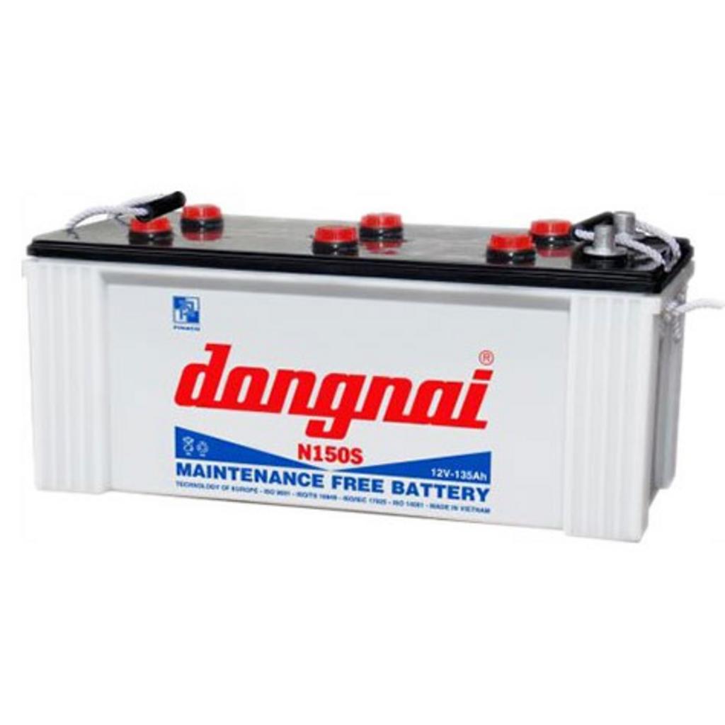 Hình thật: Ắc quy Đồng Nai N150S lắp trên xe tải — khởi động mạnh, chịu rung lắc.