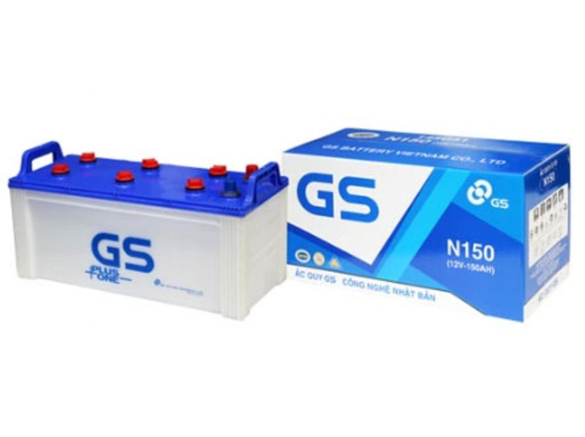 Hình thật Ắc quy nước GS N150 trước và sau lắp đặt — minh họa cho xe tải/xe khách.