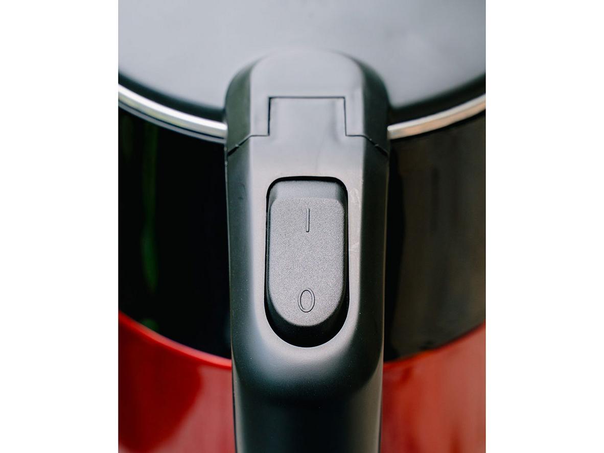 Tự ngắt, bảo vệ khi cạn nước và đế xoay 360° nâng cao an toàn