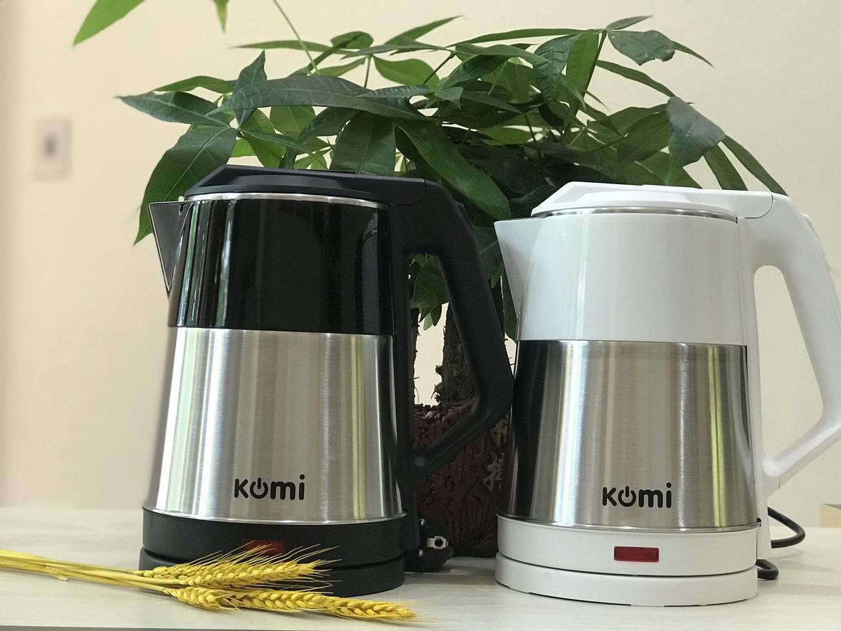 Dung tích 1.8 lít — phù hợp cho gia đình 4–6 người.