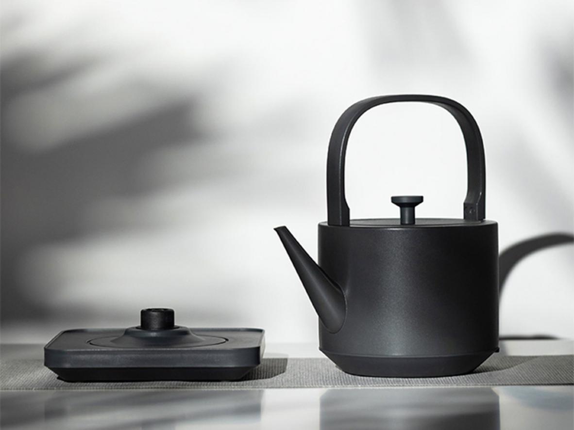 Thân inox, đế xoay 360° và lưới trà tháo rời