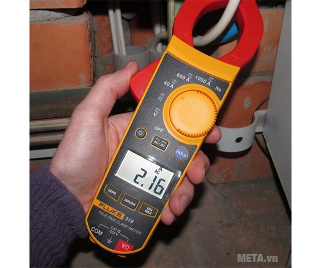 Thiết kế nhỏ gọn, đạt chuẩn an toàn CAT III 600 V, phù hợp công trường.