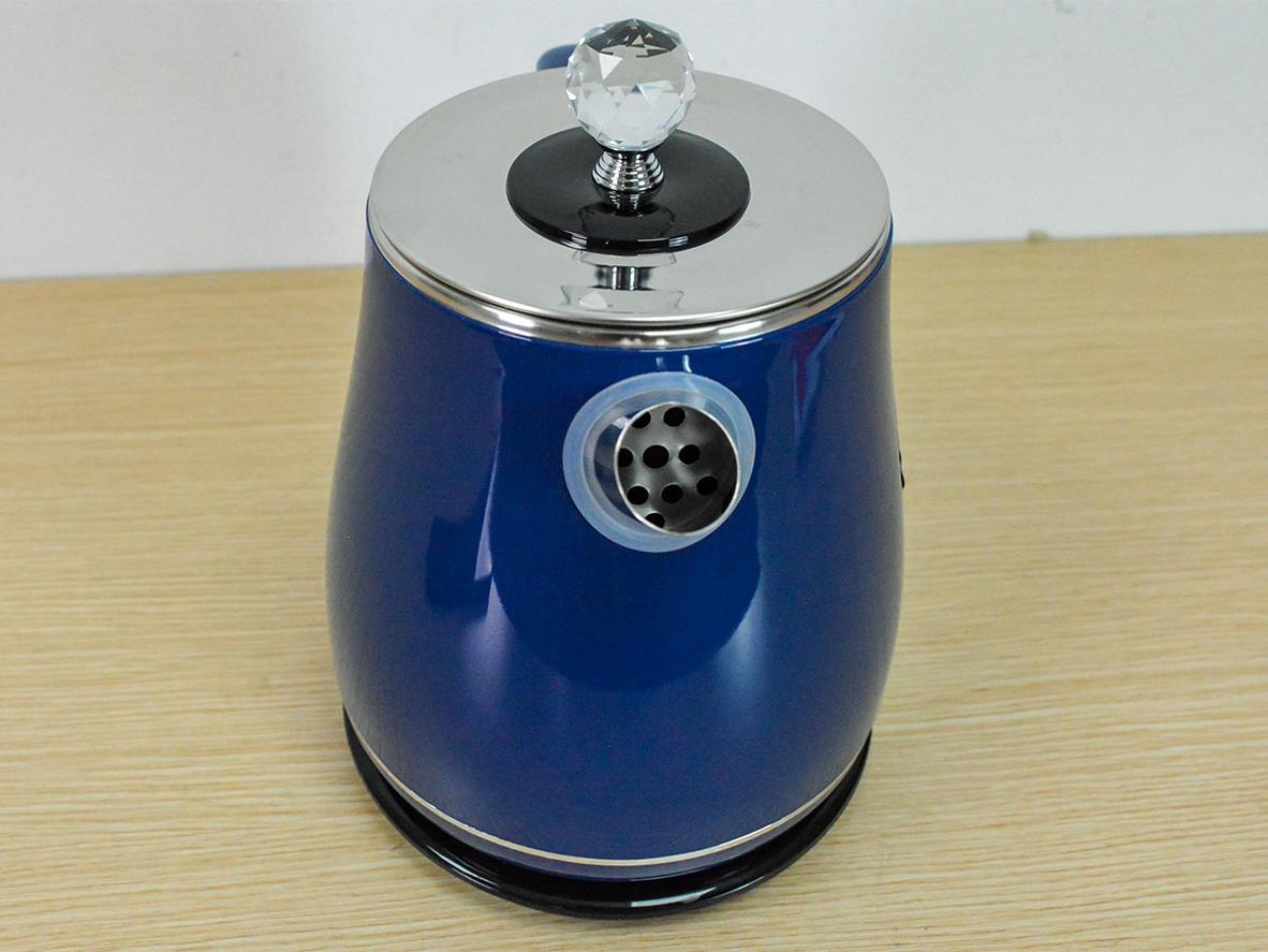 Thiết kế 3 lớp + tự ngắt giúp giảm nguy cơ bỏng và đảm bảo an toàn.