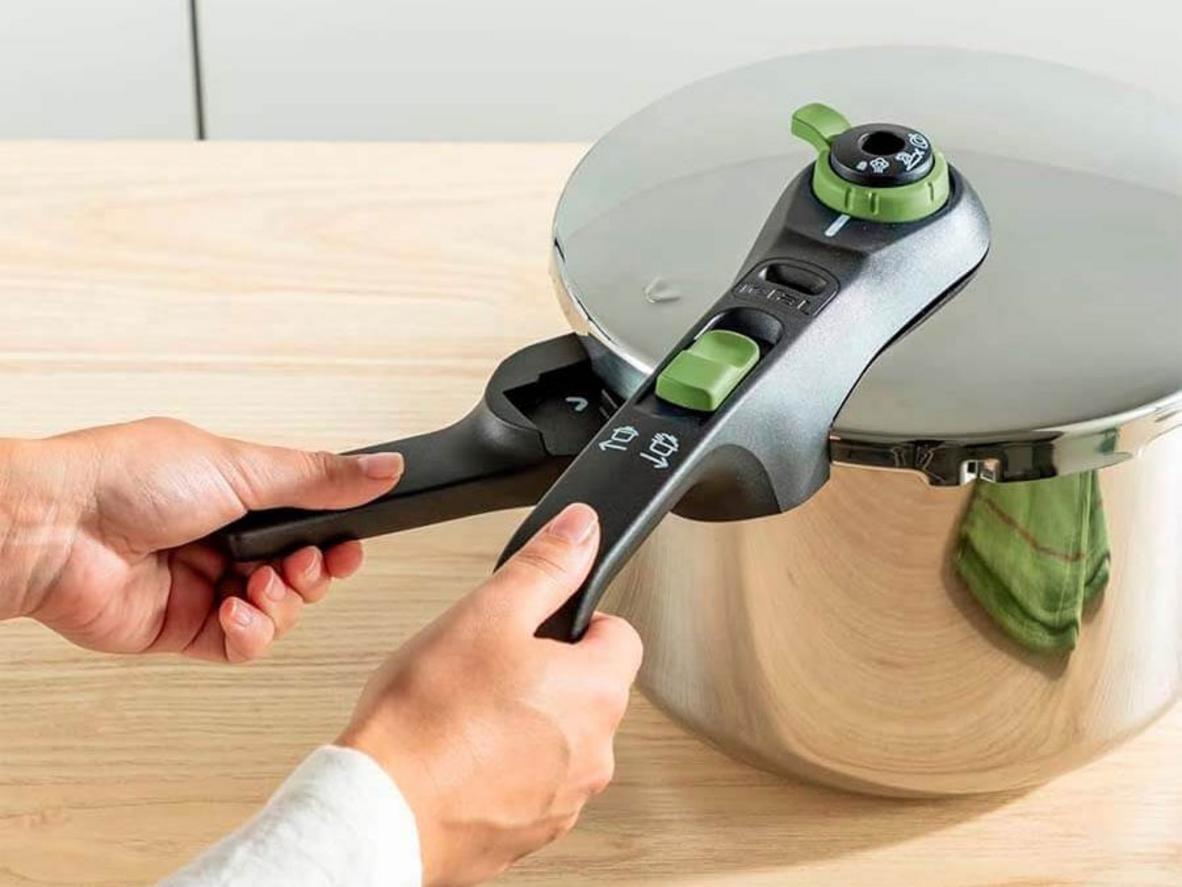 Hệ thống khóa 5 điểm và van xả áp an toàn