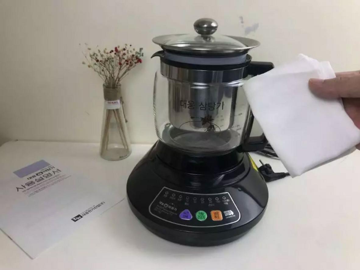 Bình thủy tinh chịu nhiệt và giỏ inox 316 — an toàn cho dược liệu.