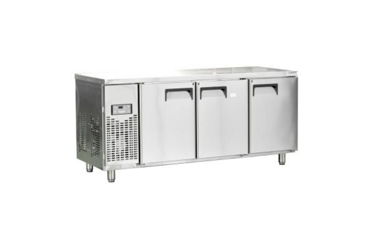 Bàn mát inox Happys HWI-1800TR: mặt inox chịu lực + khoang 460L làm lạnh đều.