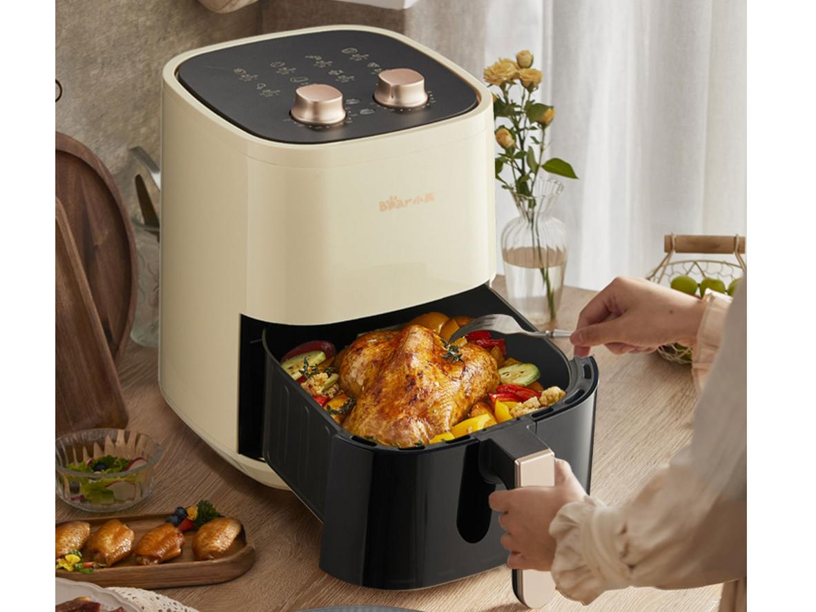 Lòng nồi ceramic và khay tháo rời, dễ vệ sinh