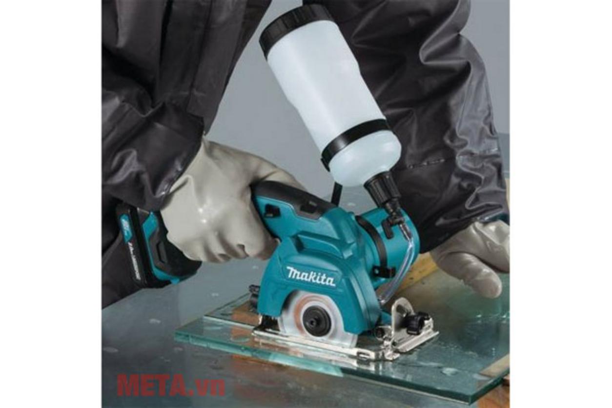 Bình nước 0.5L tích hợp Makita CC301DZ