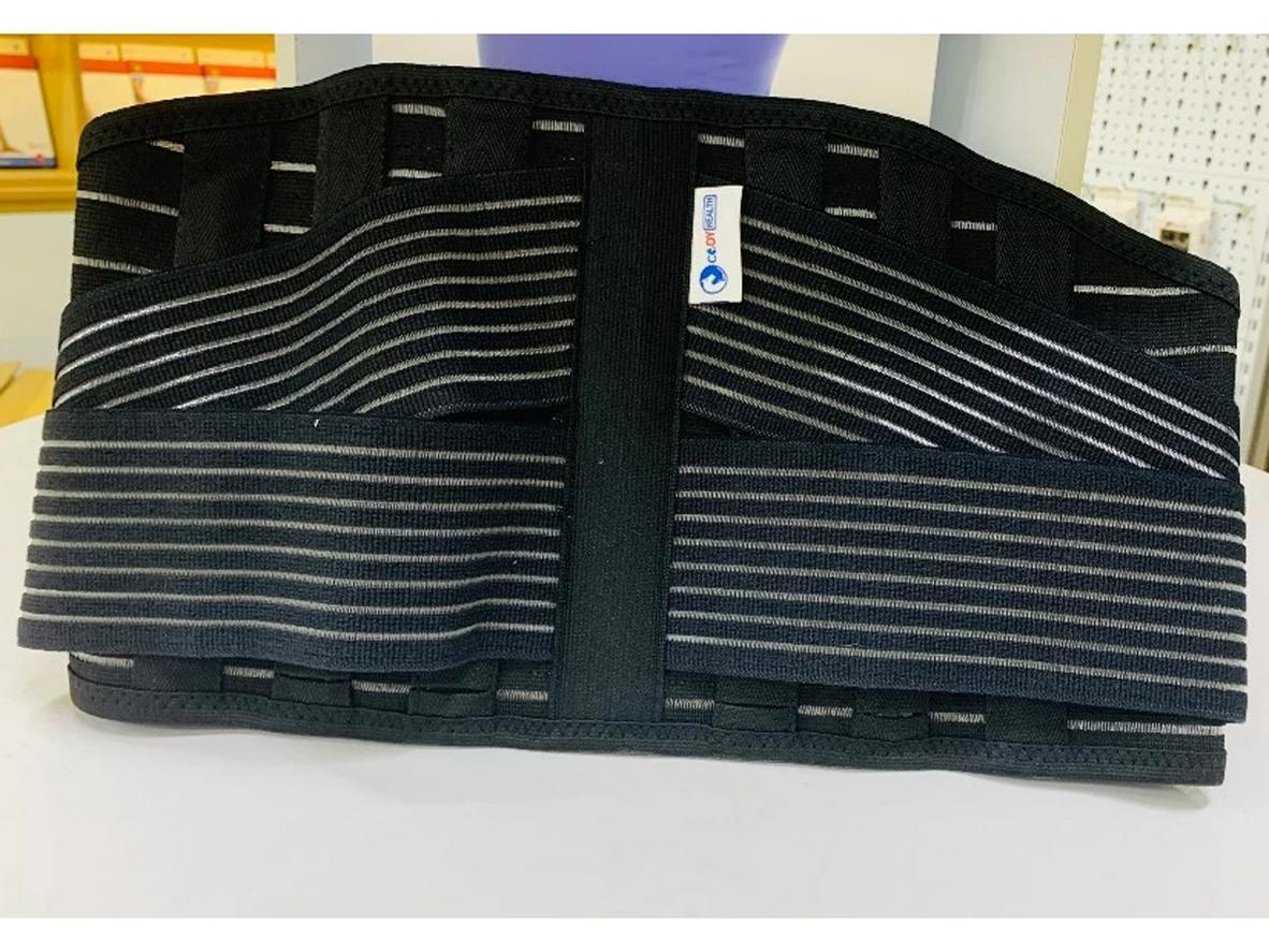 Chất liệu thoáng khí và thiết kế ôm vừa, dễ điều chỉnh.