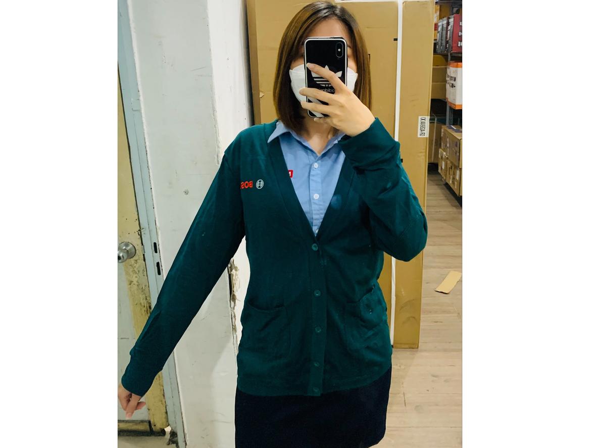 Cổ tim & hàng cúc của Cardigan Bosch