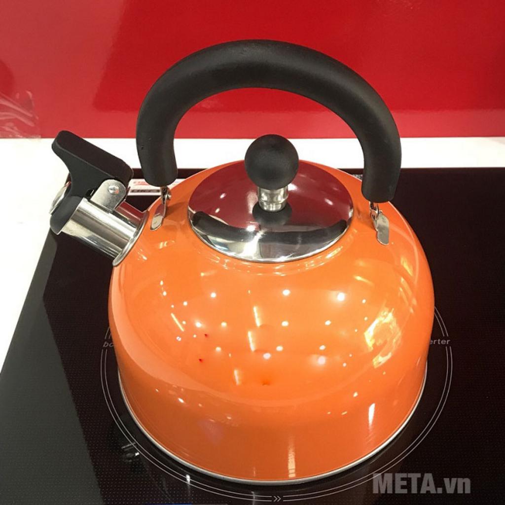 Còi báo sôi và tay cầm cách nhiệt — an toàn cho cả nhà.