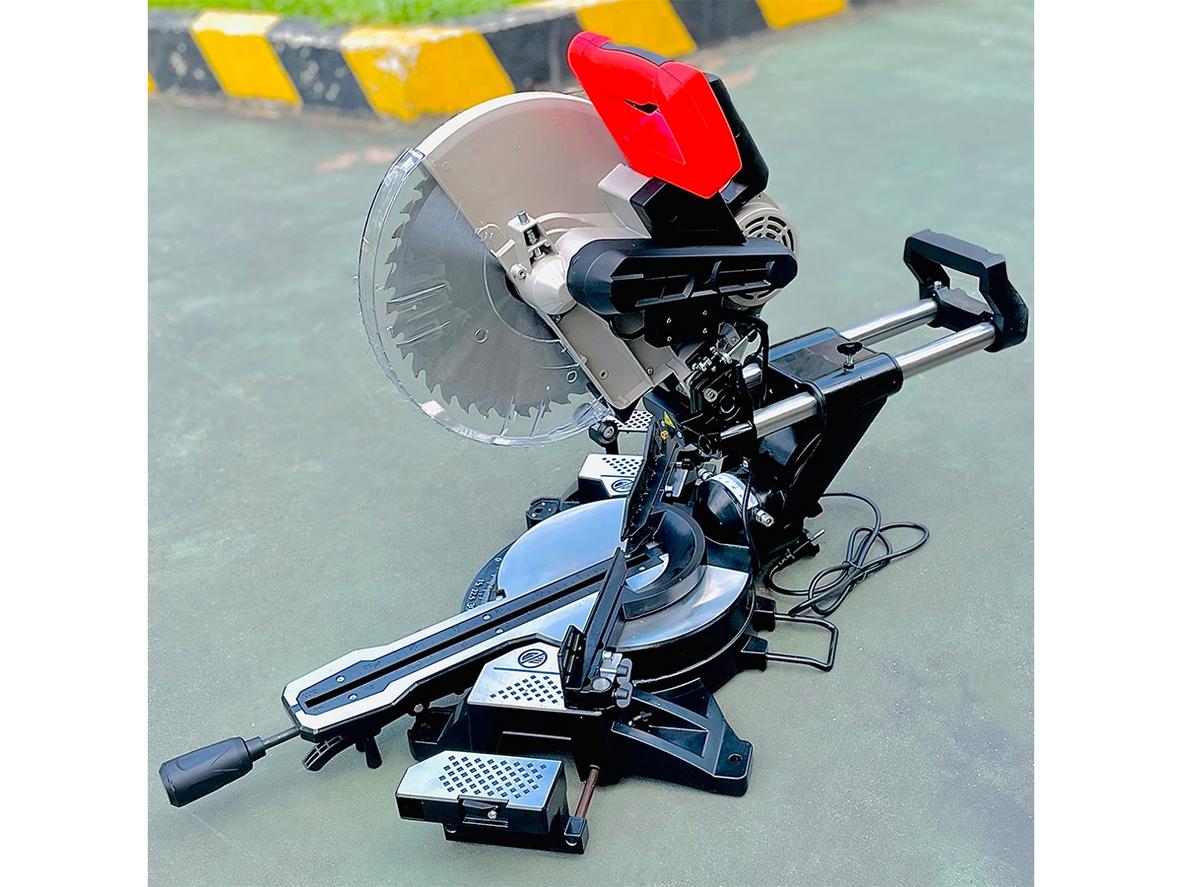 Công suất 1.800W và tốc độ 3.800 rpm cho năng suất cao