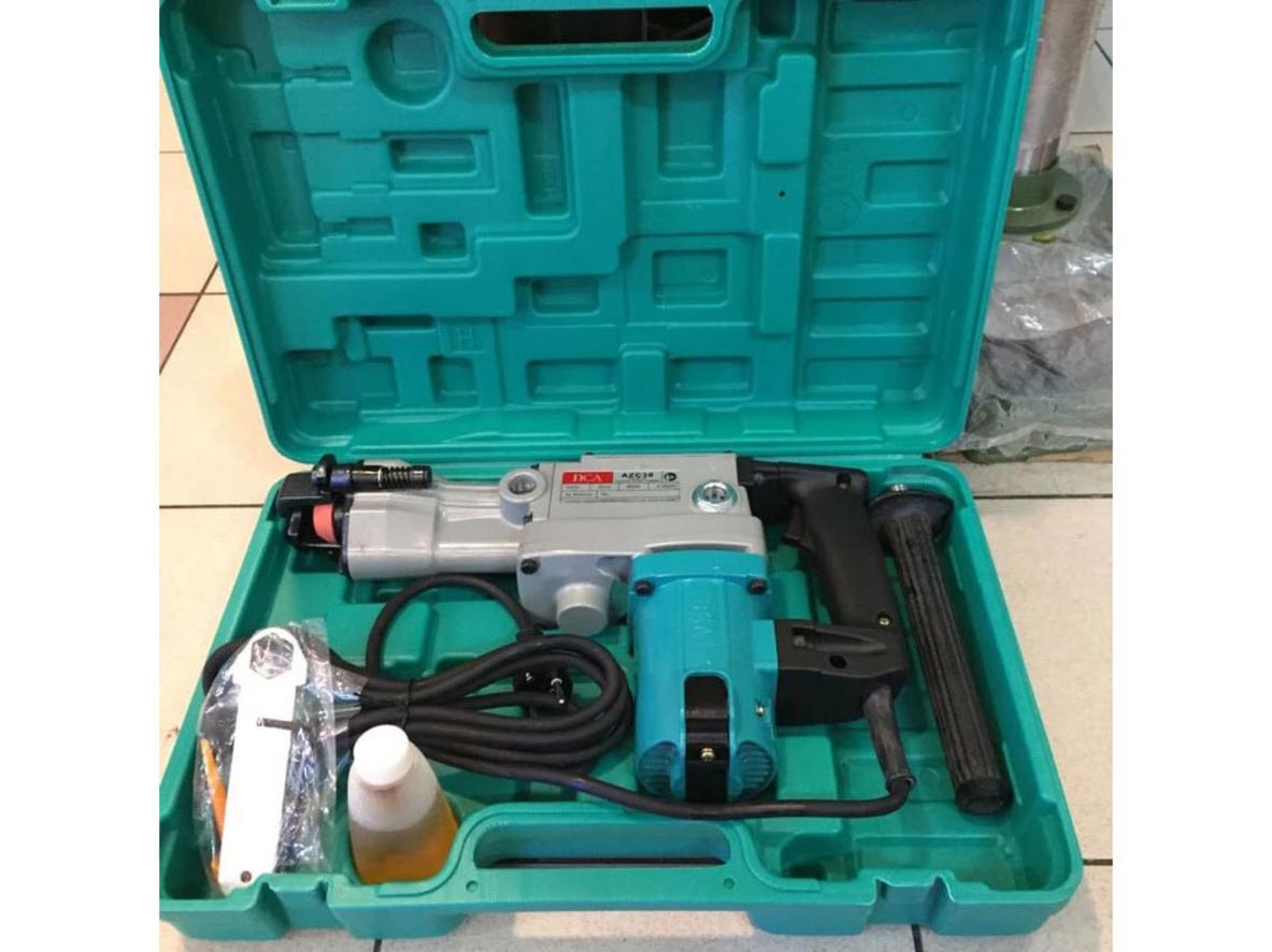 Công suất 800W giúp khoan nhanh, hiệu suất cao