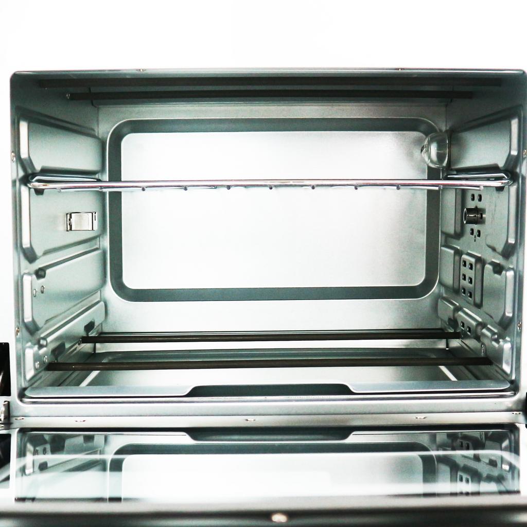 Cửa kính 2 lớp: quan sát dễ dàng, an toàn và giữ nhiệt.