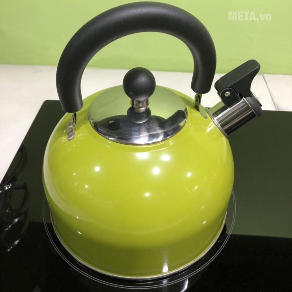 Đáy 3 lớp bắt từ — dùng được cho bếp từ, đun nhanh.