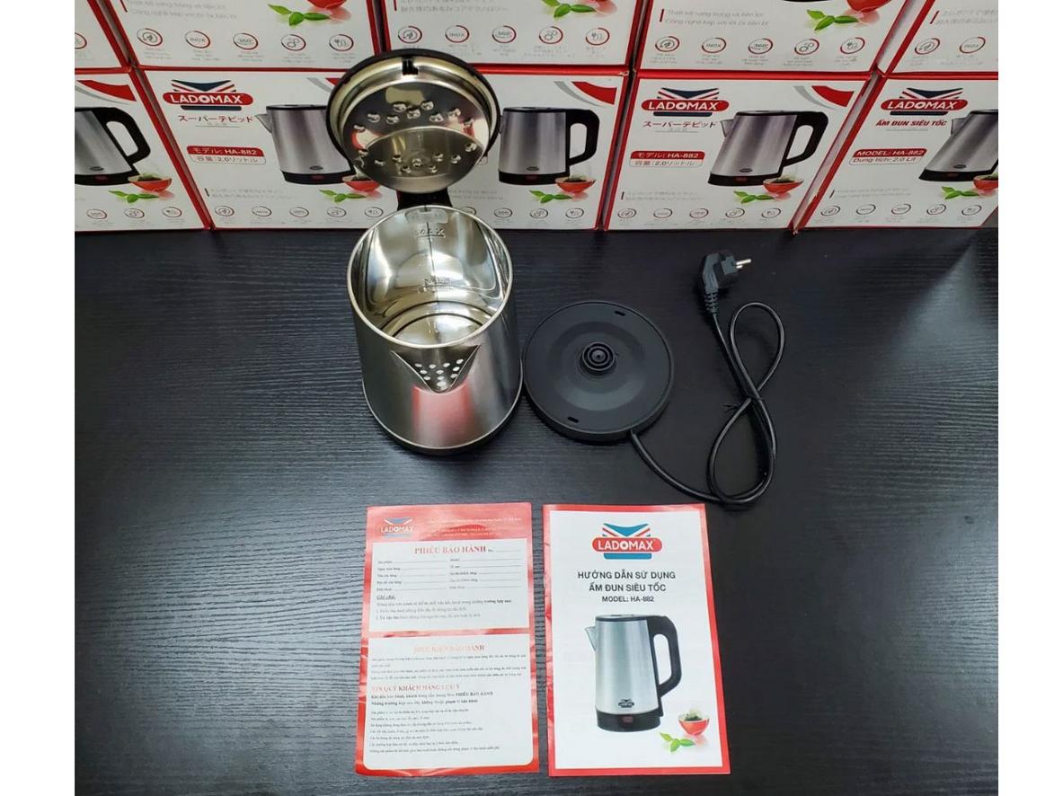 Đế 360° và lưới lọc cặn — thao tác nhanh, pha trà tiện lợi.