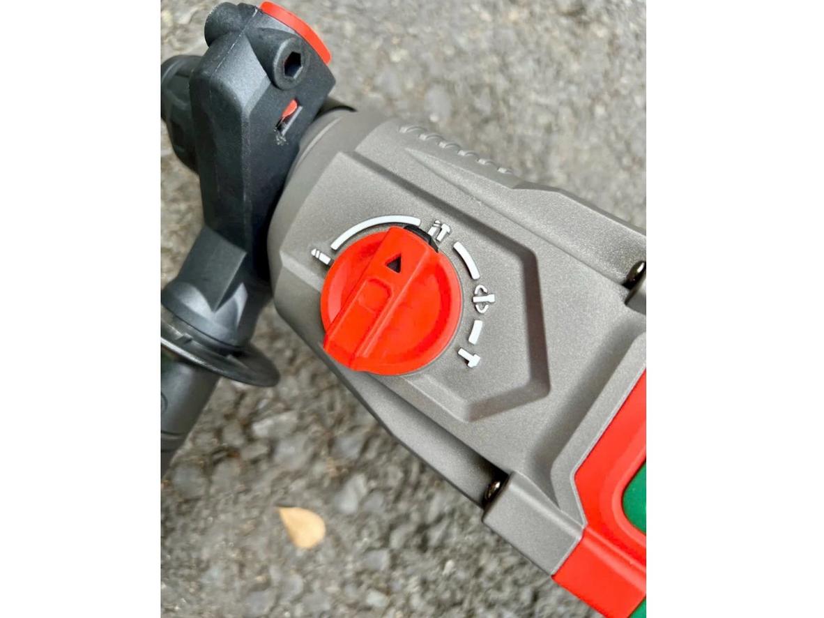 Lực đập 3.2J cho khoan bê tông tới 26mm