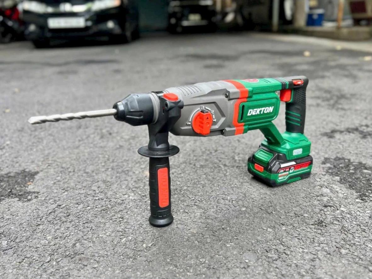 Đầu gài SDS-Plus thay mũi nhanh, chắc chắn