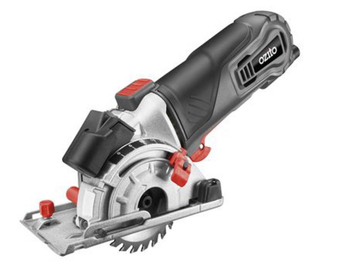 Tia laser và khung cữ giúp căn đường cắt thẳng, chính xác.