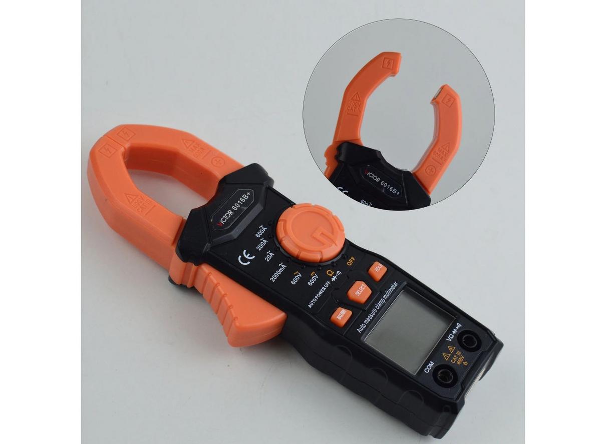 Hàm kẹp 30mm cho phép đo dây lớn mà không cần ngắt mạch.